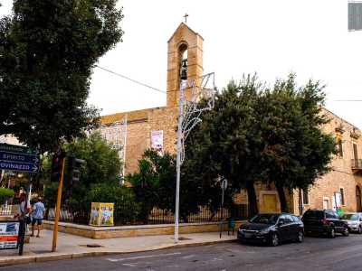 L�ex convento si trova in posizione centrale, adiacente all�angolo nord della verdeggiante villa comunale
